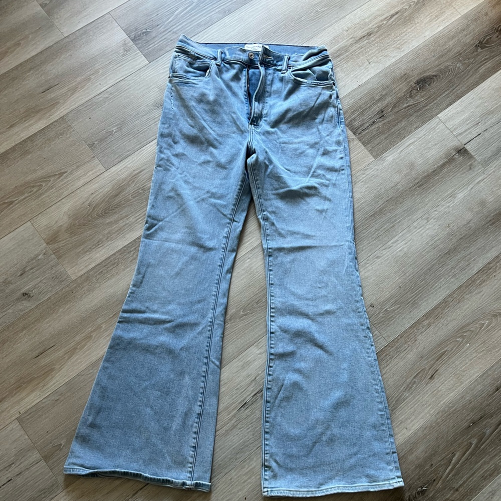 Abercrombie & Fitch
The Flare
Ultra High Rise